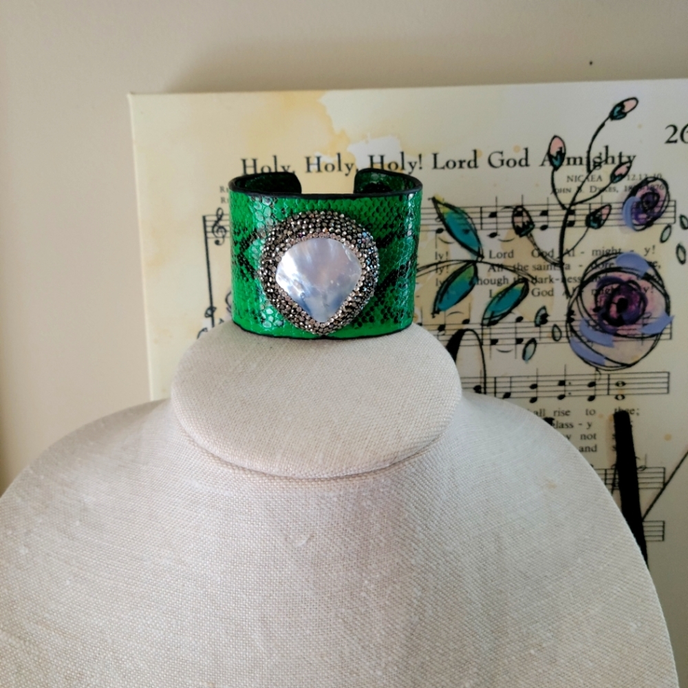 Tizani Adjustable Cuff "Green"